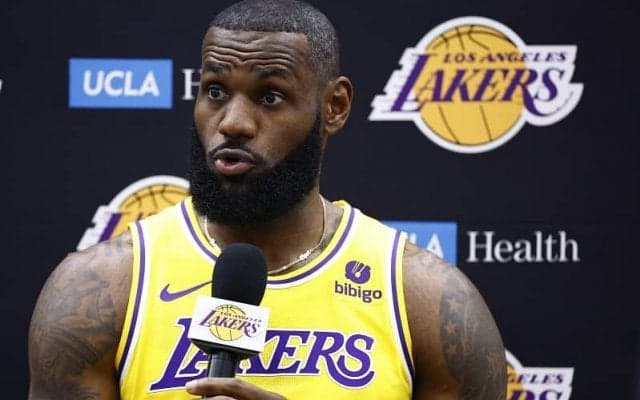 キャリア21年目のレブロン・ジェームズがレイカーズの選手たちを圧倒する記録とは？