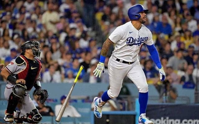 【MLB 地区S】大差で見せた両腕フリフリが「恥ずかしい」　空気読まぬパフォに非難殺到「ありえない」
