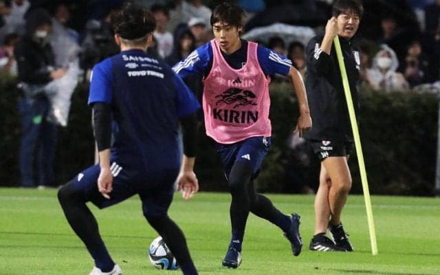 「髪の毛を労りました笑」黒髪にイメチェンした伊東純也、W杯予選前の親善試合2試合に「ゴールに絡みたい」