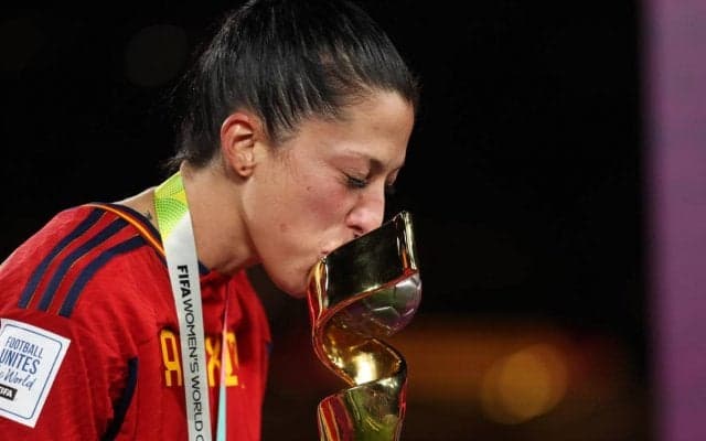 元会長にキスされたスペイン女子代表FWエルモソ、裁判所での陳述で悲痛な訴え「選手としても人間としても尊敬されているとは感じなかった」