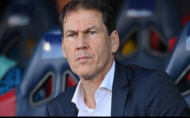 ひとまず留任のガルシア監督、ナポリ会長「適切な時期に適切な決断を下す」