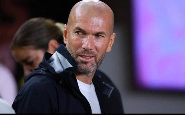 フリー続くジダン、指揮復帰まだか　「ニュースは何もない」