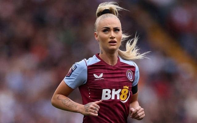 「これはやられた」スイス女子代表FWが1555万人のフォロワーを魅了、ビキニ姿が大反響「本当に美しい天使」「とんでもない写真だ」