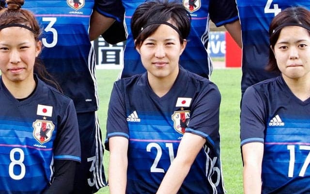 「豪華なコラボ」I神戸の元なでしこ2人が貴重な3ショット公開、chayさんとの記念写真が反響「可愛い瞬間でした」