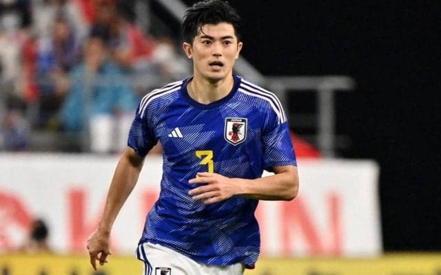 「エース営業マンの風格」「スーツ姿カッコ良すぎる」谷口彰悟のスーツ姿をファン絶賛！日本代表選手が新幹線で新潟へ移動「いつでもスタイリッシュ」