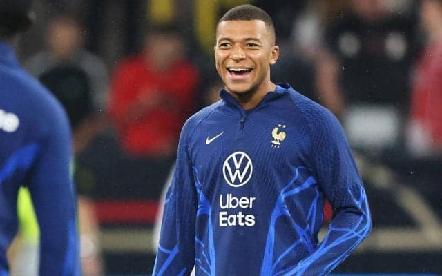 「最高のヘッド」「これ気持ちいい！」ジルーのクロスにムバッペが低空ダイビングヘッド！ミニゲームで披露の美技が大反響