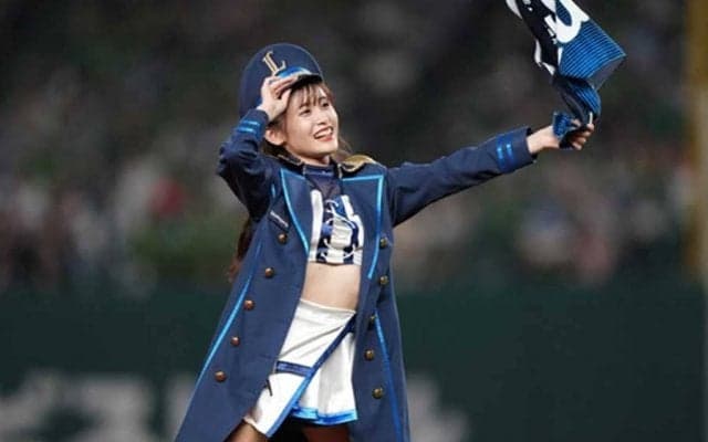 ポンポンなしでフラッグパフォ　海外遠征やライブのバックも…西武チアに広がる可能性