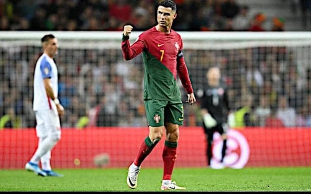 C・ロナウド2発などでスロバキアとの上位対決を制したポルトガルが7連勝で予選突破！【ユーロ2024予選】