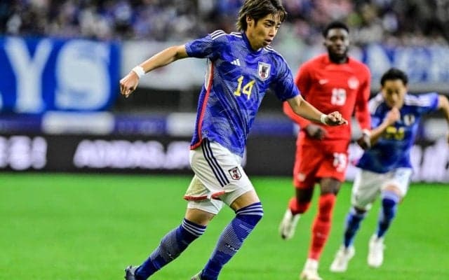 「貴重なバナナシーン」伊東純也がカナダ戦前のベンチで見せた「バナナもぐもぐ映像」が「30歳の可愛さじゃねぇって！」と大反響！ バナナを食べるだけの動画が注目浴びる