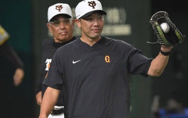 巨人・阿部新監督「僕も変わります」　秋季練習で始動、ブルペン視察「のびのびとやって」