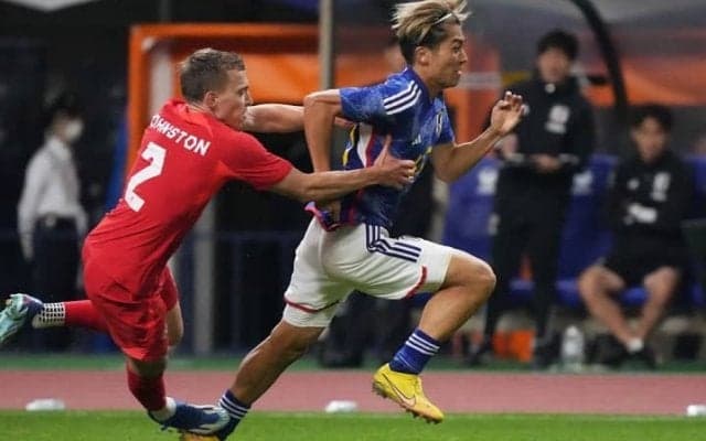 「大失態を犯した」中村敬斗へのカナダ代表DFのラフプレーが海外メディアでも物議！「明らかに不必要だった」