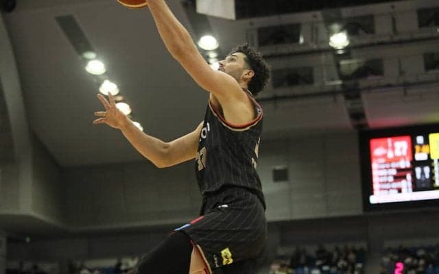 大阪エヴェッサが開幕3連勝…アンジェロ・カロイアロとショーン・ロングがチームをけん引