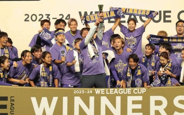 S広島Rクラブ史上初のタイトル獲得！中村伸監督はサポーターに感謝「ファミリーの方々が背中を押してくれた」