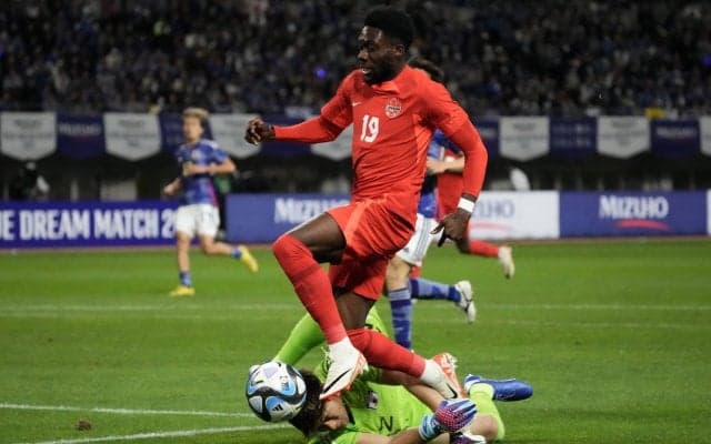 「速すぎ」カナダ代表DFが度肝を抜くスピードで日本代表からPKゲット！「ずば抜けてる」とファン唖然