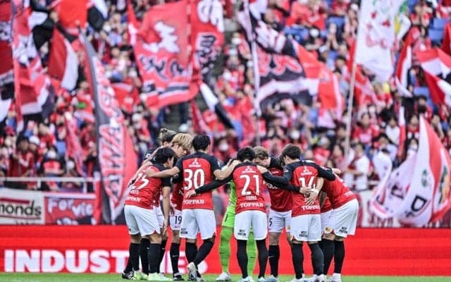 「試合後のロッカールーム撮影は珍しくない？」浦和レッズが横浜FM戦後の“舞台裏映像”公開で、「こーゆーの見たかった」とファン歓喜！ 不出場選手の姿にも熱視線送られる