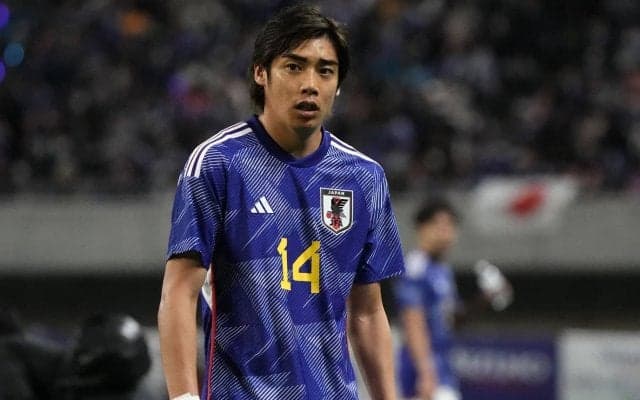 「曲芸かな」伊東純也、“シュートモーション→ベルベットパス”の一部始終！「イナズマ君そんなこともできるのか」