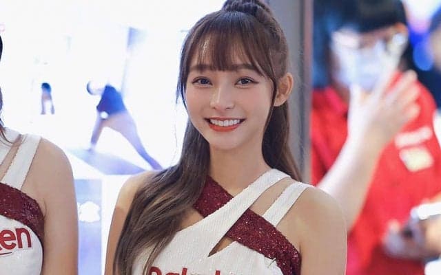 “奇跡のチア”が仙台で楽しいひと時　美女4人で水族館へ「超可愛いですね」