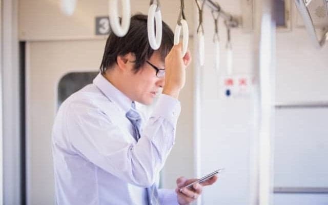 「通勤時間がしんどい」ならコレ試してみて！500人が答えた快適な過ごし方とは