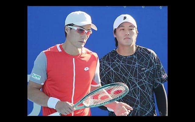  松井/上杉ペア 接戦の末初戦敗退 