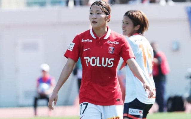 「さすが勝利の女神」「美しかった」遠藤優がルヴァン杯で見せた浦和サポーター姿が話題! ピッチ外でも浦和ユニ姿