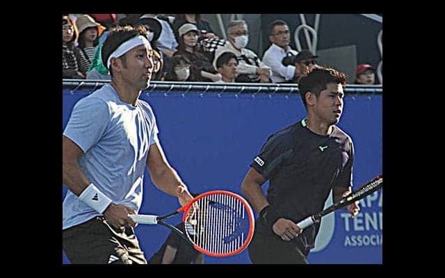 内田/内山ペア 完勝で複8強