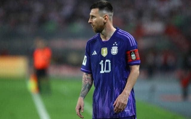 ペルー戦2得点のメッシ、好調アルゼンチン代表と黄金期バルセロナを比較 「そこに非常に近い」