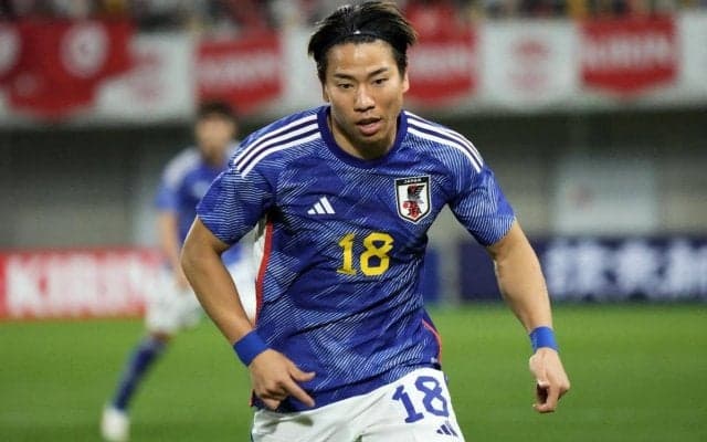 ピンボケでもハッキリ分かる存在感、浅野拓磨の背後に写っていたのは…本人も「いますね後ろに」