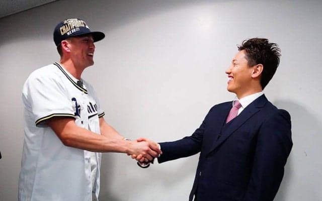 「オリユニも似合うやん」　吉田正尚と再会で満面笑み…ヌートバーが「違和感ゼロ」