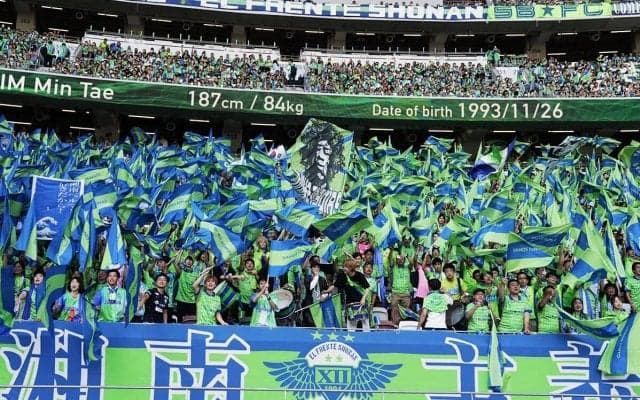 湘南ベルマーレはなぜJ2に落ちそうで落ちない？　元Ｊリーガー坂本紘司社長が語る「サッカーの世界基準」を読み解く力