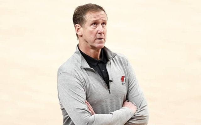 元ブレイザーズ指揮官として今オフにバックスのACとなったテリー・ストッツが辞任