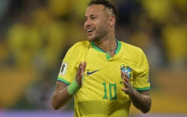 「こういうところが嫌いになれない」重傷で涙も流したネイマール、松葉杖でも笑顔でファンサする姿に称賛「素直に尊敬」