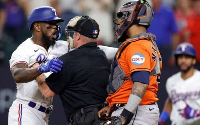 ア優勝決定Sで乱闘　159キロ死球に激高→3人退場に球場騒然「大事な試合で」