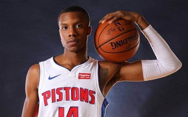 開幕戦を控えるロサンゼルス・レイカーズ、若手フォワードと契約もわずか1日でウェイブ