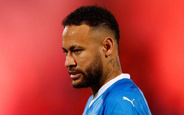 これは感動的！ 今季絶望の重傷を負ったネイマールにチームメイト＆サポーターが大きなサポートを示す