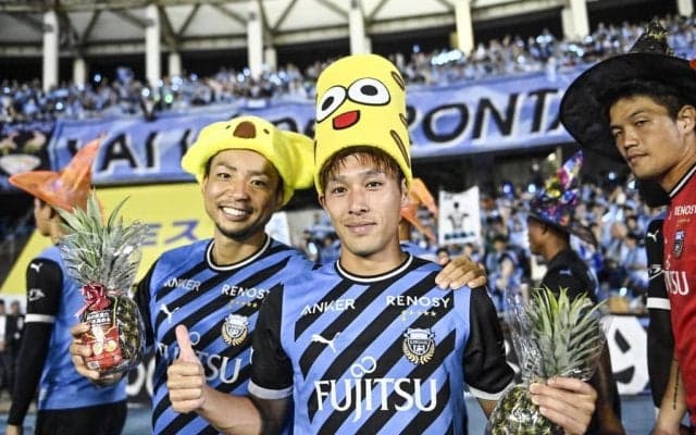 「可愛すぎる」「姫!!」スターダスト人気女性タレントのJ1川崎の試合で披露した「王女に仮装姿」が大反響！「里歩ちゃんこんなお綺麗な姿でいらっしゃったのか…！」の声