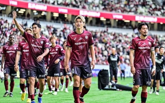 「めちゃくちゃかわいい!」“10頭身レースクイーン”八伏紗世が神戸ユニ＆メガネ姿で国立観戦!「ニックネームが背番号とは!やっぱり女神さまいると強いよね～」の声!