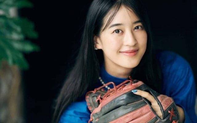 甲子園でアルバイト…いつかは「始球式を」　SNS大バズリ、“振り向き美女”の野望