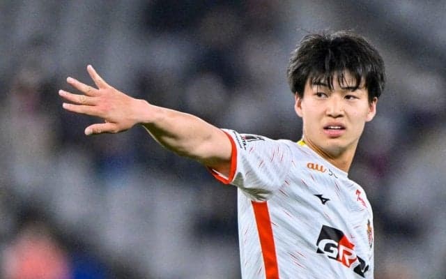 「打点たけえ…」「まじで完璧」名古屋DF藤井陽也の豪快ヘッド弾に「スタンディングやのにめっちゃ跳ぶやん!」と驚嘆!「これは日本代表、藤井陽也」と太鼓判押される