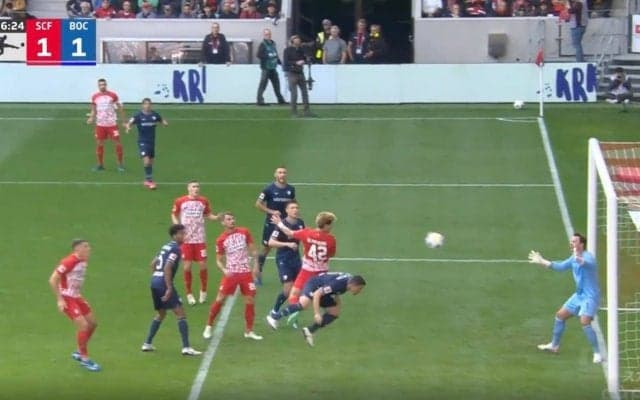 「ポジショニングうますぎる」スタジアム騒然！ 堂安律の天才的な動き出しからのゴール 相手DFの視界から消える→一気に急加速して“完璧ヘディング弾”を叩き込んだ瞬間