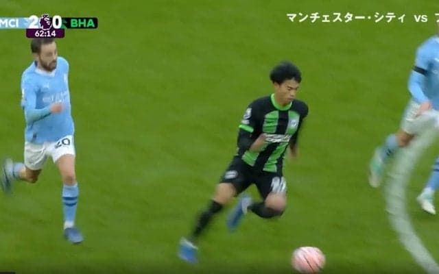 三笘薫、王者のフィールドど真ん中を強行突破しイエローカード誘発！マンCの屈強DF陣がファウルでしか止められなかった決定的瞬間