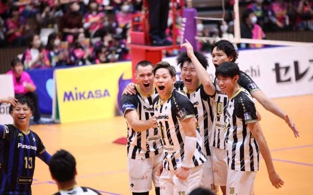VリーグはV1男子全10チームが出そろう　日鉄堺BZが開幕4連勝、パナソニックも連勝