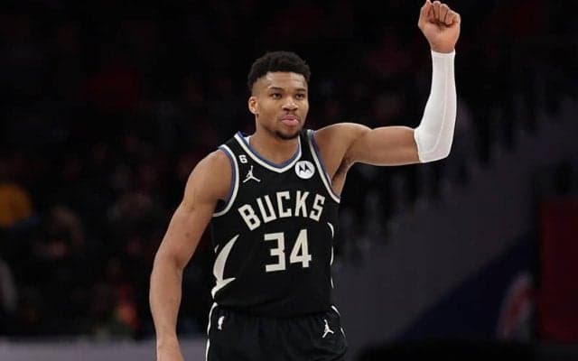 バックスのスーパースター、ヤニス・アデトクンボが3年約277億円の延長契約に合意