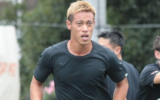 「スーツ似合うって素敵すぎる」本田圭佑のフォーマルな姿が反響を呼ぶ！「決まってます」「とっても素敵です」