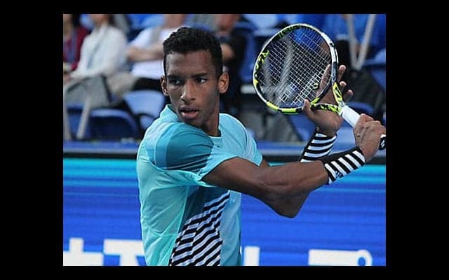 防衛に挑むオジェが初戦突破