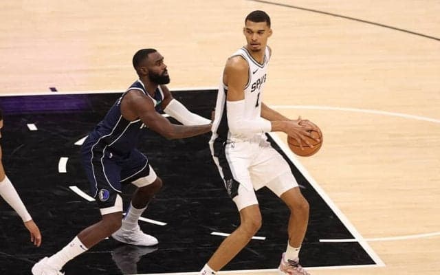 “ドラ1”ウェンバンヤマが開幕戦に出場…ファウルトラブルになりながら15得点と上々デビュー