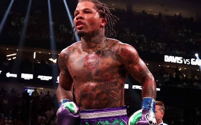 「異常だ」衝撃の1秒6発の“超高速ミット打ち” 世界3階級制覇王者の練習風景に愕然の声「リアルなはずがない」