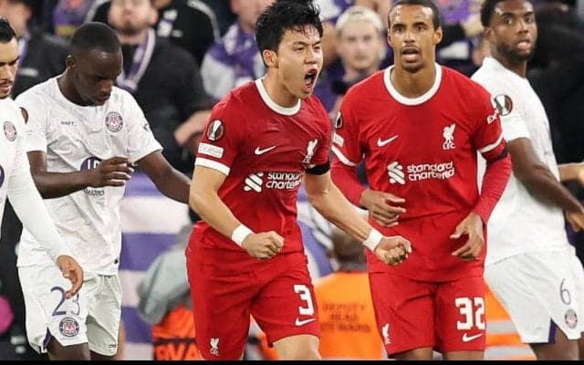 リバプール加入9試合目で待望の初ゴール！　クロップがアピール弾の遠藤航に「次へのステップ」