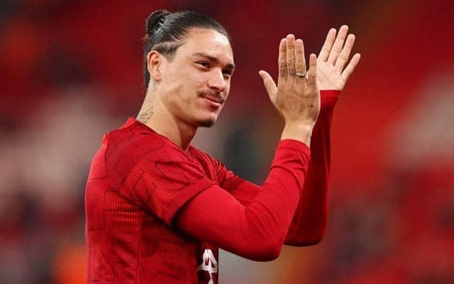 「笑いの神に愛されすぎ」GKまで抜いたのにまさかの結末…味方のゴールも項垂れる姿にリバプールファンが反応「全てが愛おしい」「応援しがいがある」