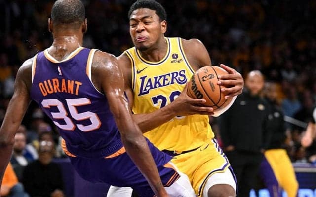 NBA史上6度目の日本人対決実現…レイカーズがサンズを下して初白星、八村塁は7得点