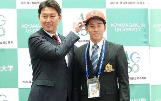 ド派手な“顔面うちわ”が「可愛すぎる」　アイドル化した新井監督は「誰が作った」